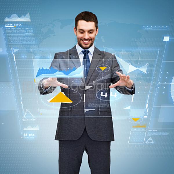 微笑的商人 虛擬屏幕如何重塑商業、技術與交流理念